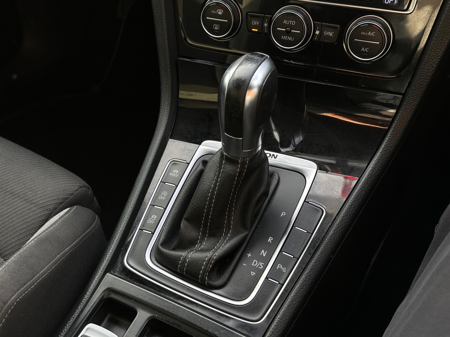 Used Volkswagen Golf 2014 for sale - 76446100: Photo 9