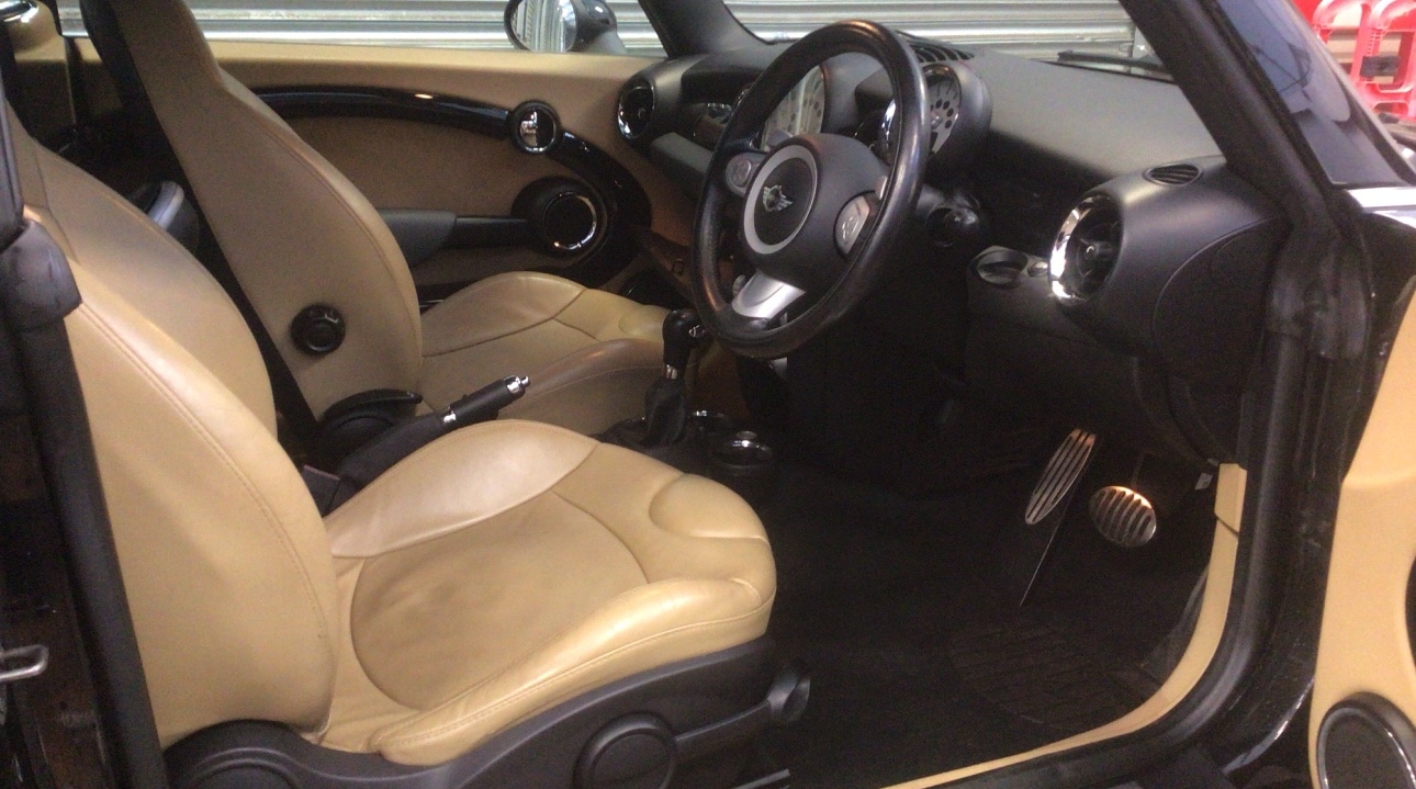 Used MINI Convertible 2009 for sale - 76041550: Photo 2