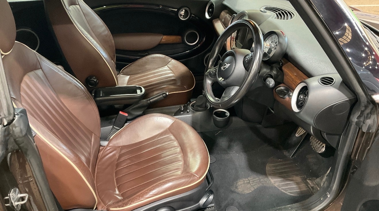 Used MINI Convertible 2010 for sale - 77750257: Photo 2