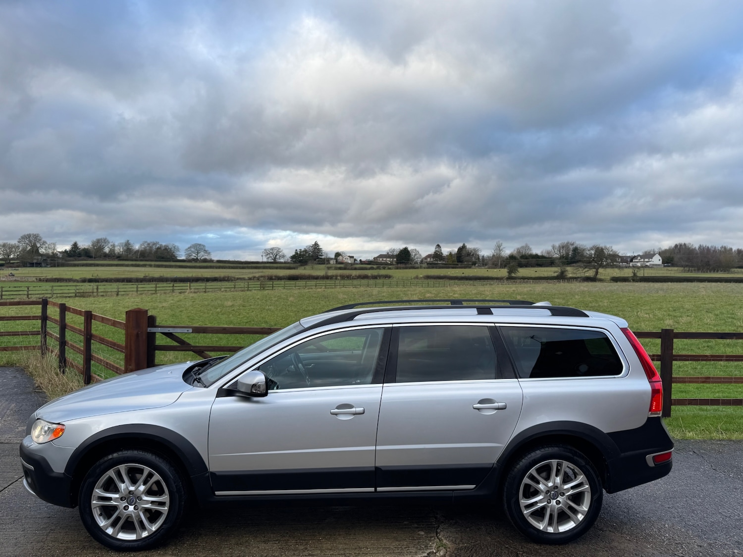 Used Volvo XC70 2013 for sale - 77236978: Photo 17