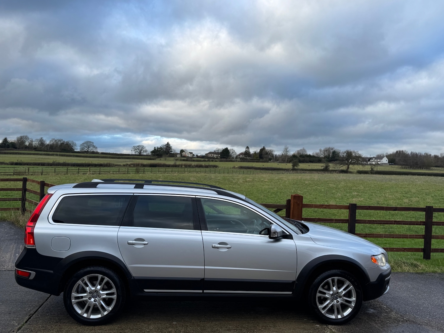 Used Volvo XC70 2013 for sale - 77236978: Photo 21