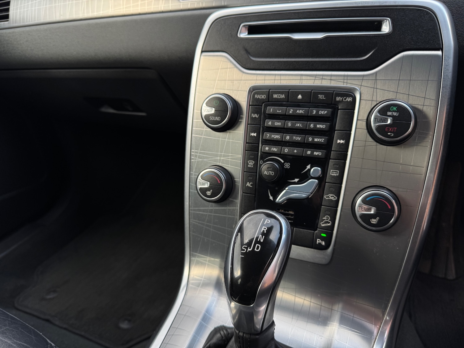 Used Volvo XC70 2013 for sale - 77236978: Photo 9