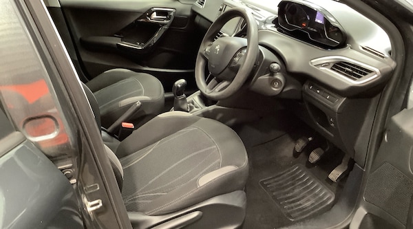 Used Peugeot 208 2014 for sale - 76259109: Photo 2