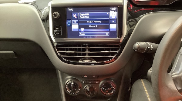 Used Peugeot 208 2014 for sale - 76259109: Photo 4