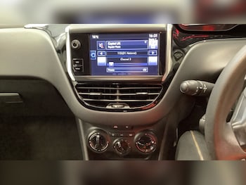 Used Peugeot 208 2014 for sale - 76259109: Photo 4