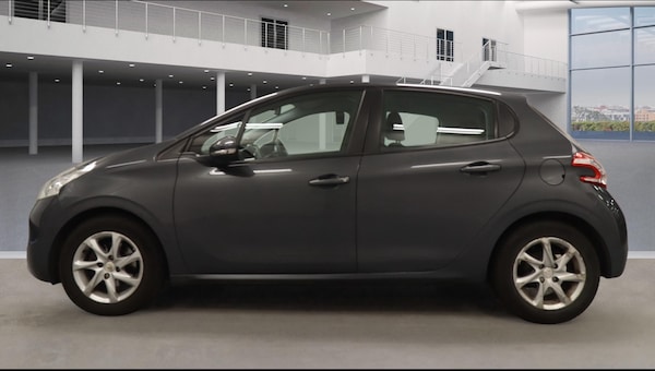 Used Peugeot 208 2014 for sale - 76259109: Photo 5
