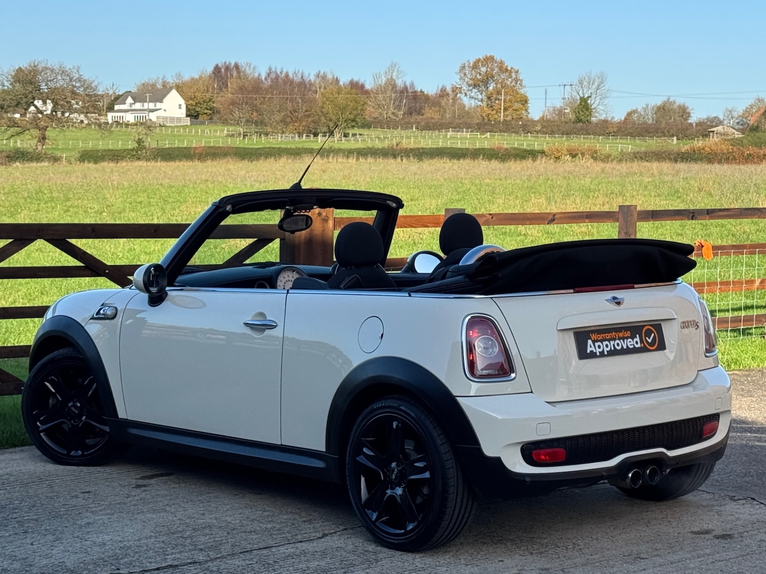 Used MINI Convertible 2010 for sale - 76599540: Photo 10