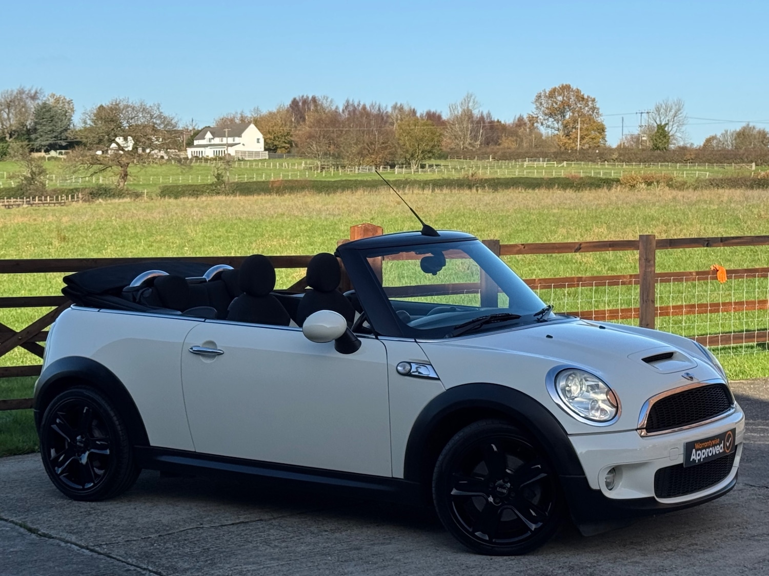 Used MINI Convertible 2010 for sale - 76599540: Photo 12