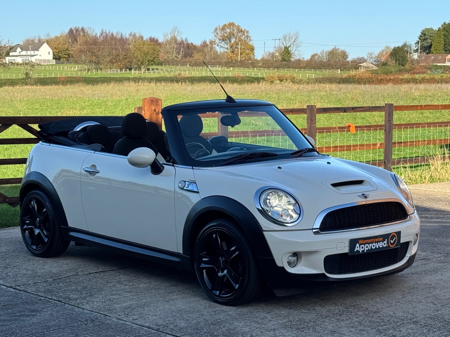 Used MINI Convertible 2010 for sale - 76599540: Photo 13