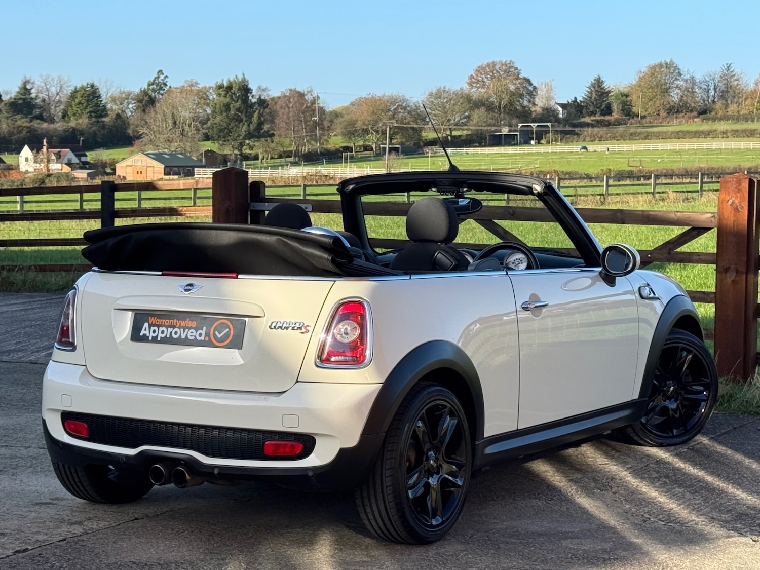 Used MINI Convertible 2010 for sale - 76599540: Photo 15