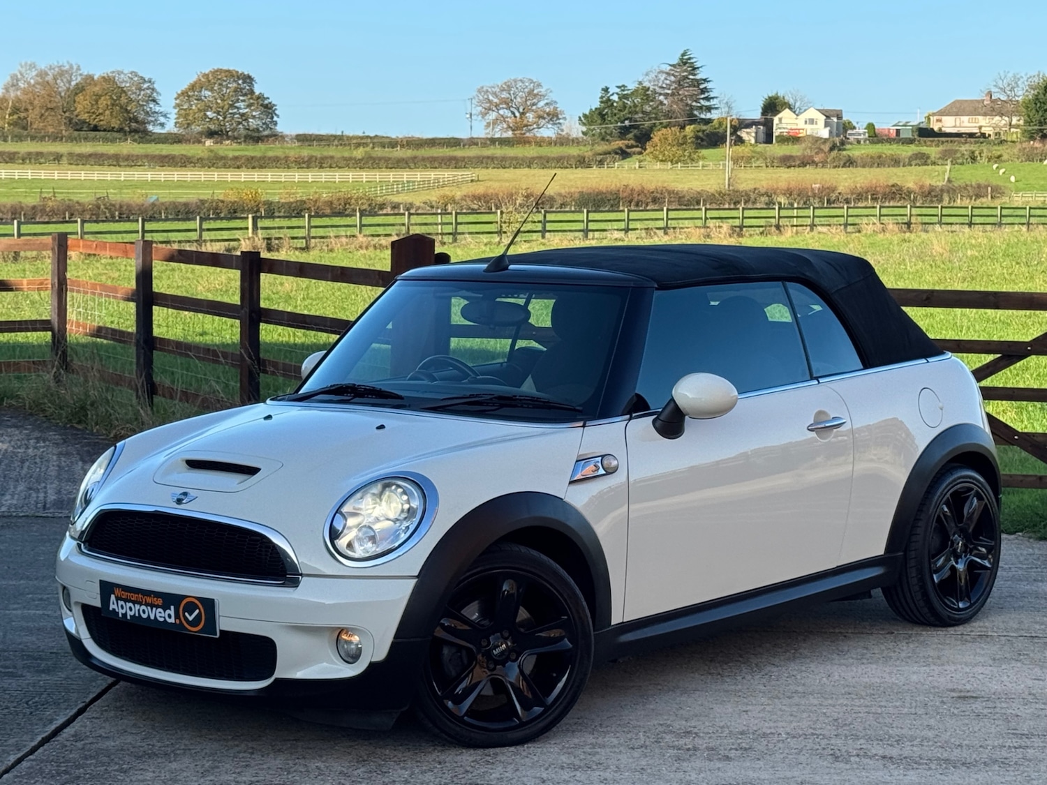 Used MINI Convertible 2010 for sale - 76599540: Photo 17