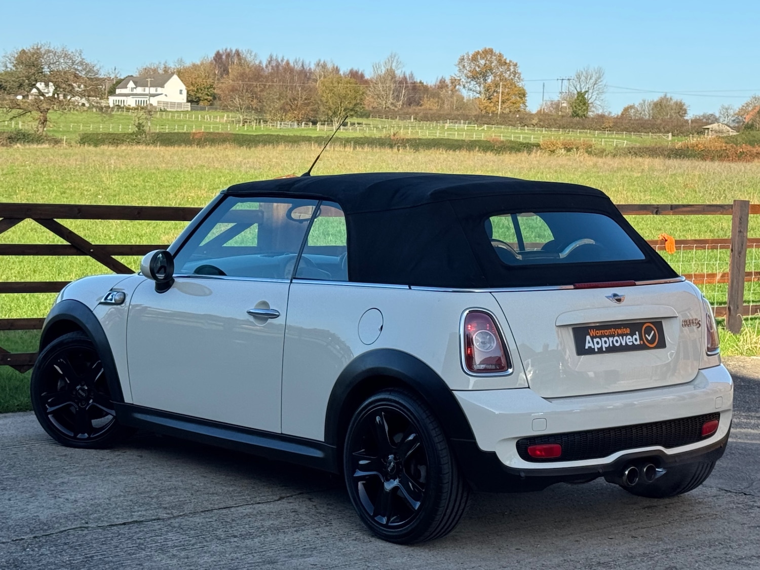 Used MINI Convertible 2010 for sale - 76599540: Photo 18