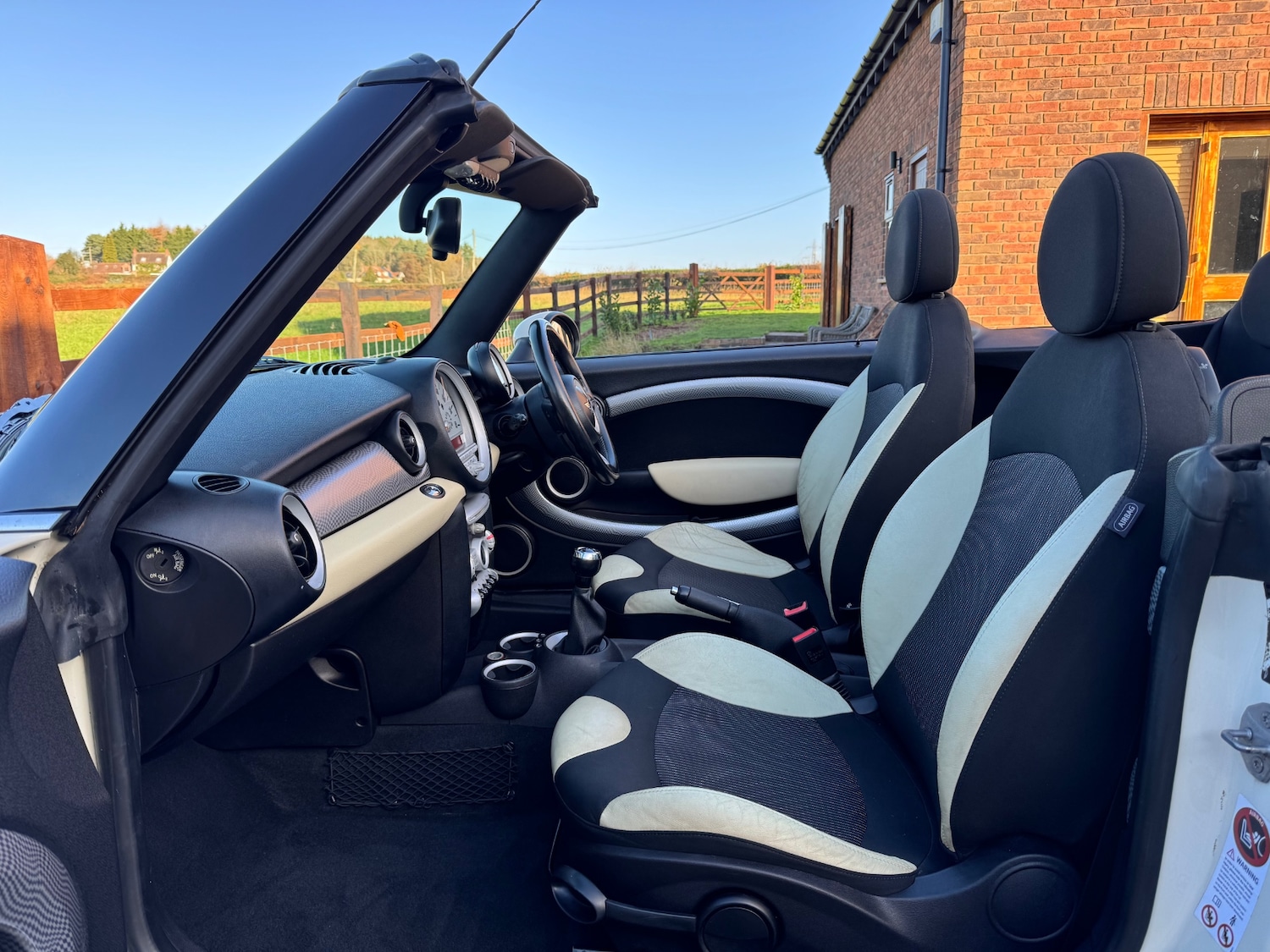 Used MINI Convertible 2010 for sale - 76599540: Photo 2