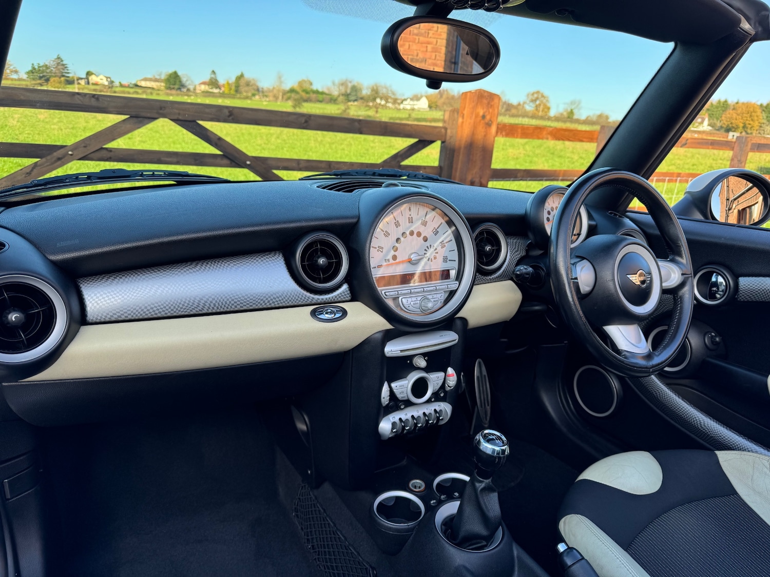 Used MINI Convertible 2010 for sale - 76599540: Photo 4