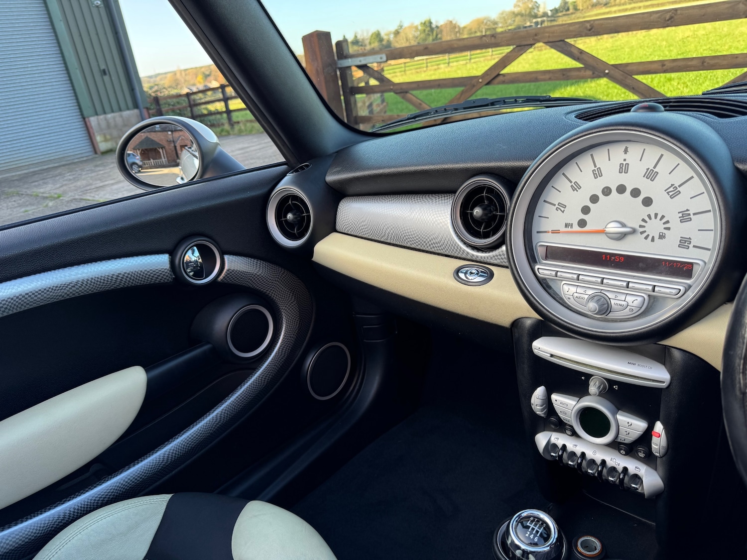 Used MINI Convertible 2010 for sale - 76599540: Photo 5