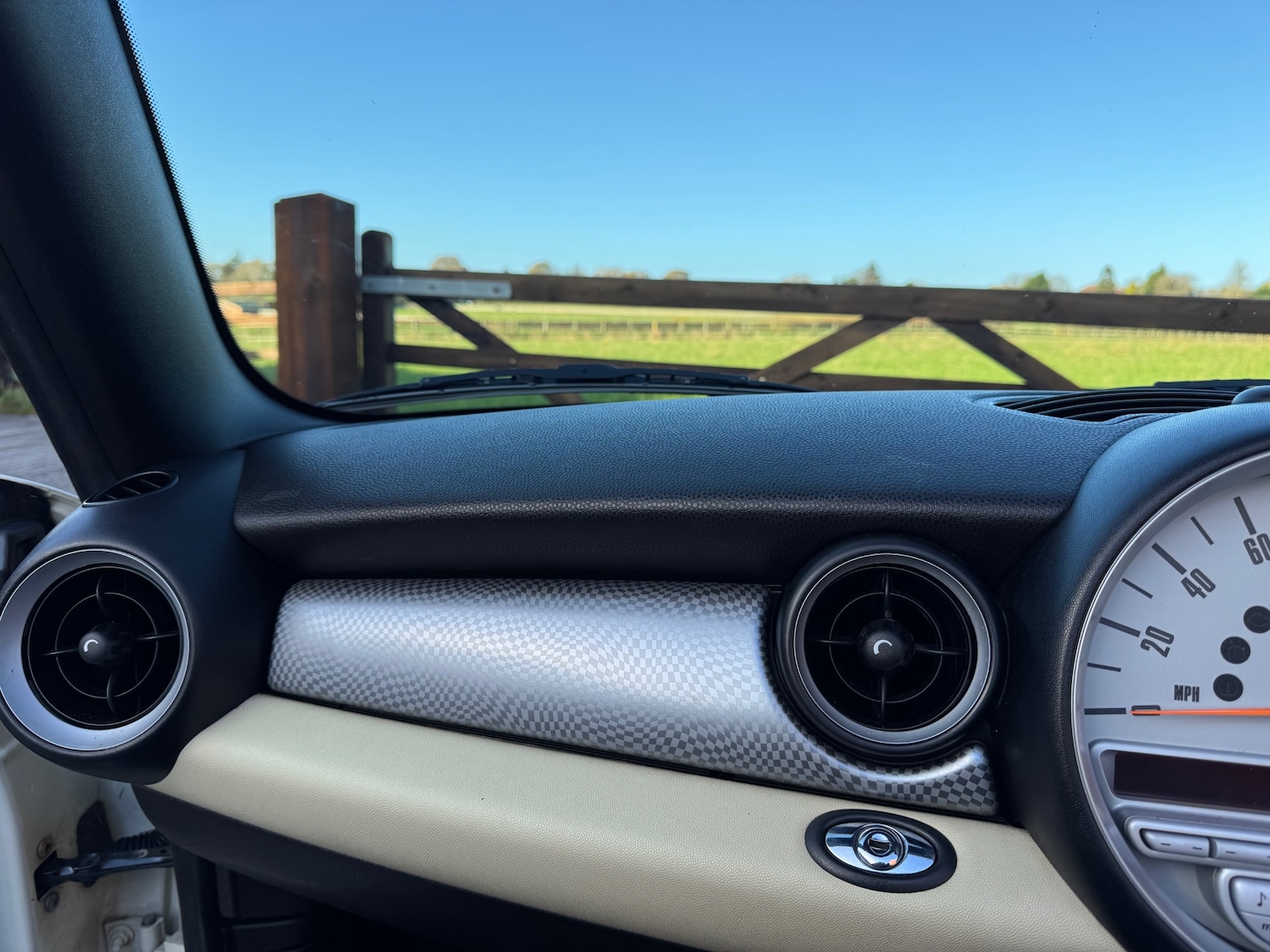 Used MINI Convertible 2010 for sale - 76599540: Photo 6