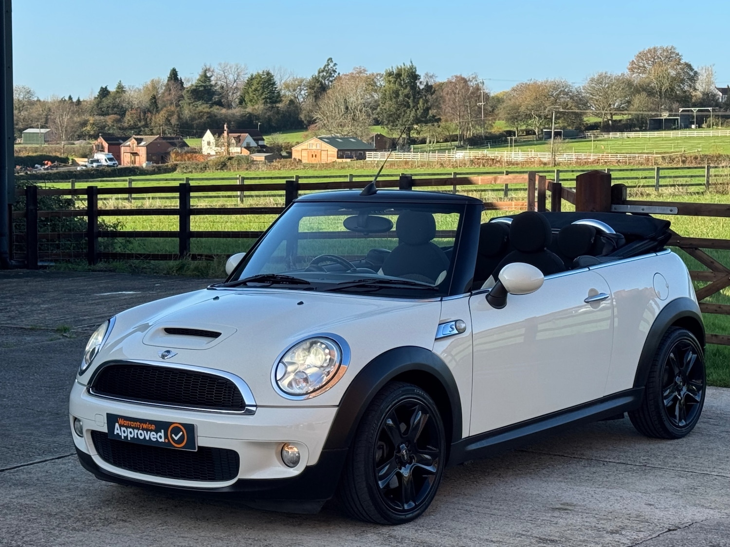 Used MINI Convertible 2010 for sale - 76599540: Photo 8