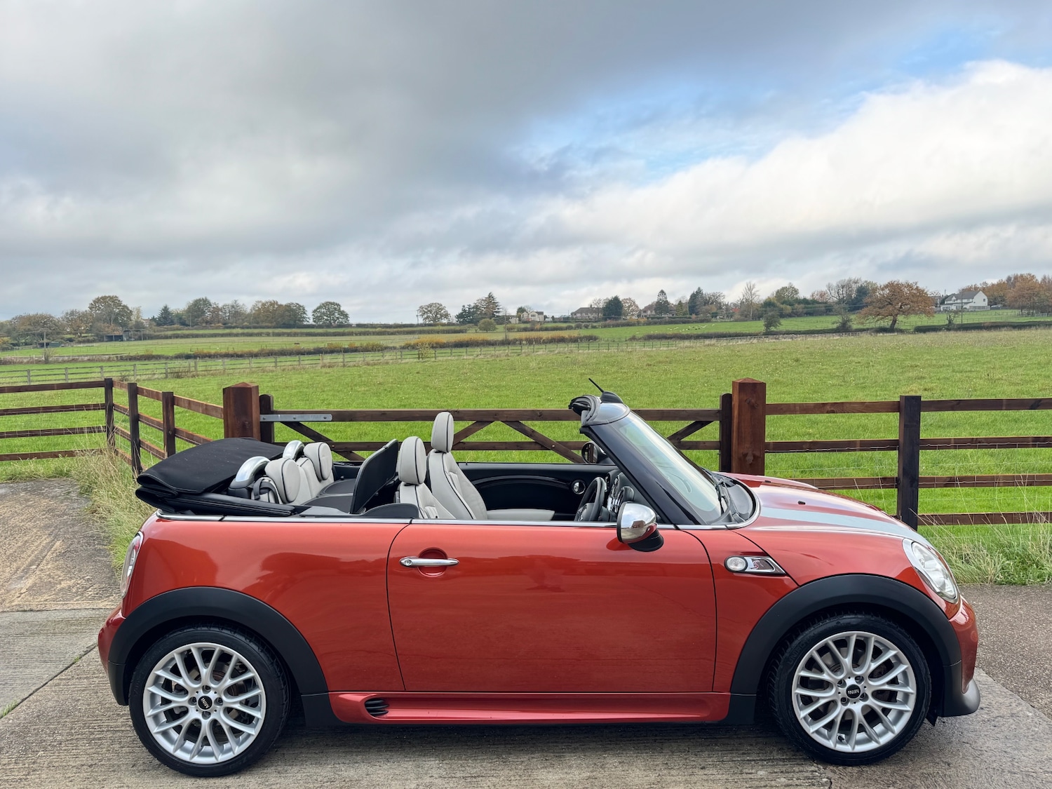 Used MINI Convertible 2013 for sale - 76490858: Photo 11