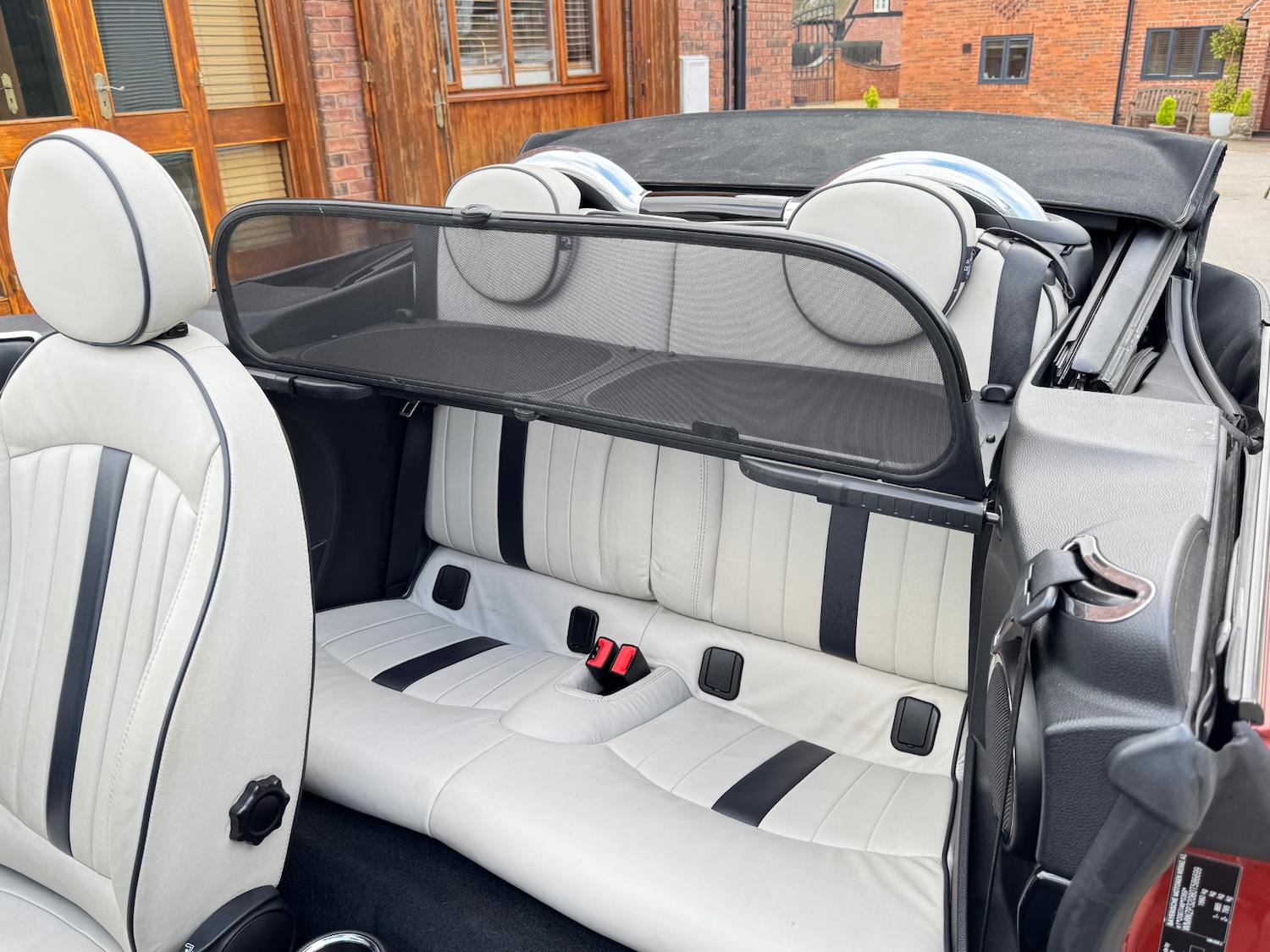 Used MINI Convertible 2013 for sale - 76490858: Photo 3