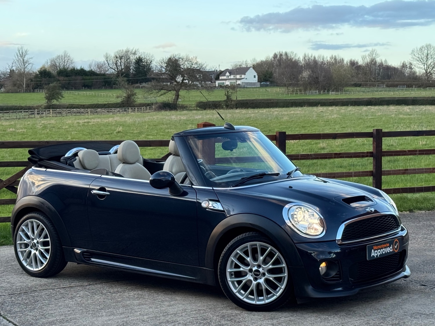 Used MINI Convertible 2014 for sale - 77891502: Photo 1