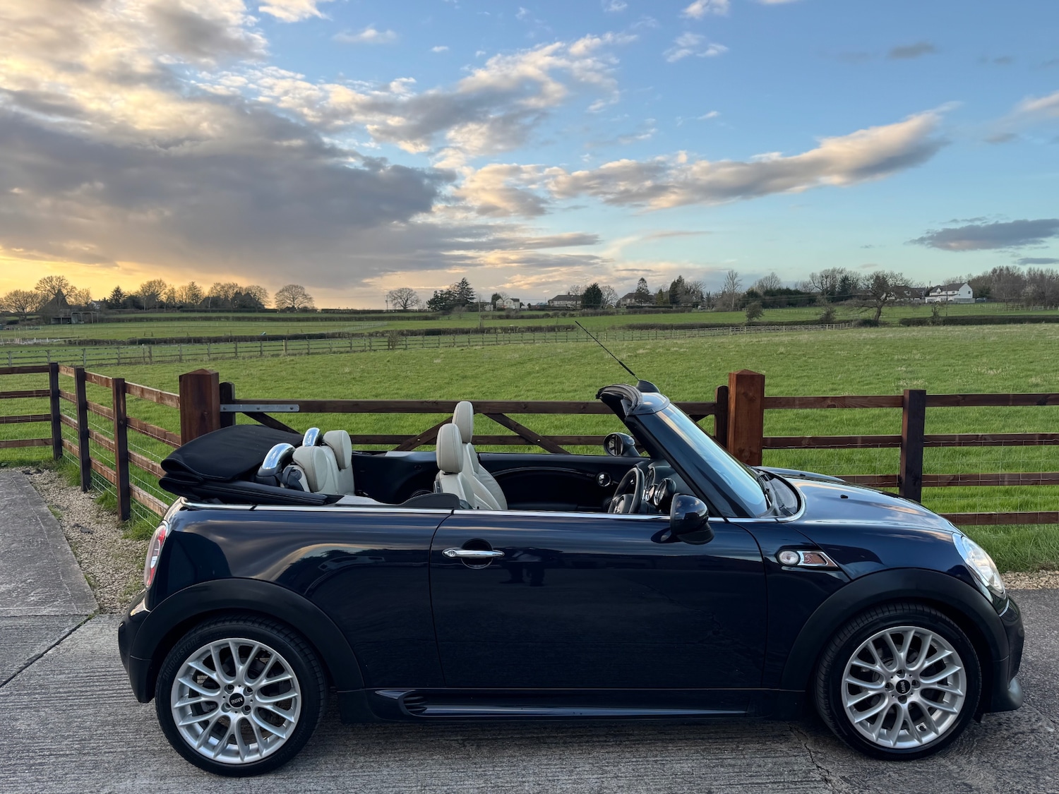 Used MINI Convertible 2014 for sale - 77891502: Photo 10