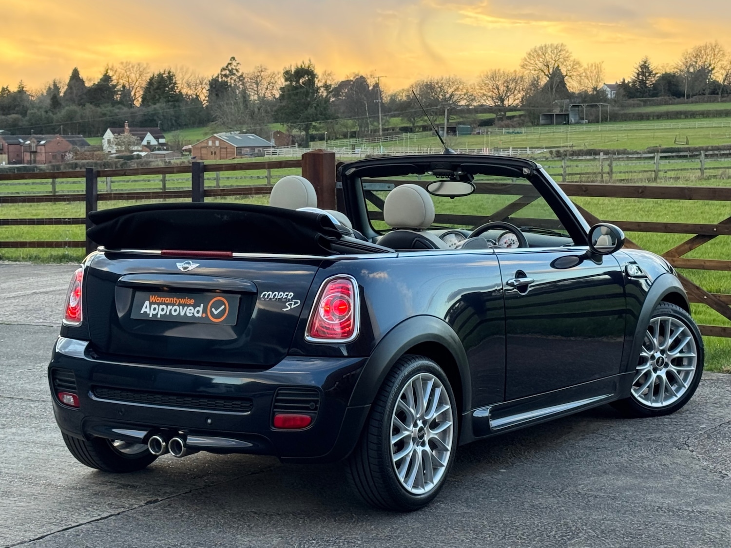 Used MINI Convertible 2014 for sale - 77891502: Photo 11