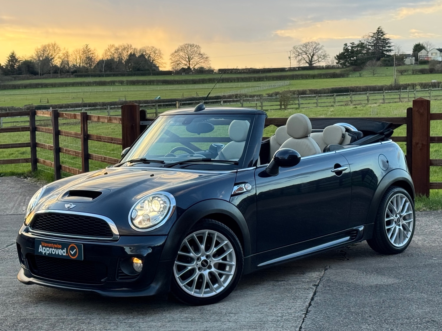 Used MINI Convertible 2014 for sale - 77891502: Photo 13