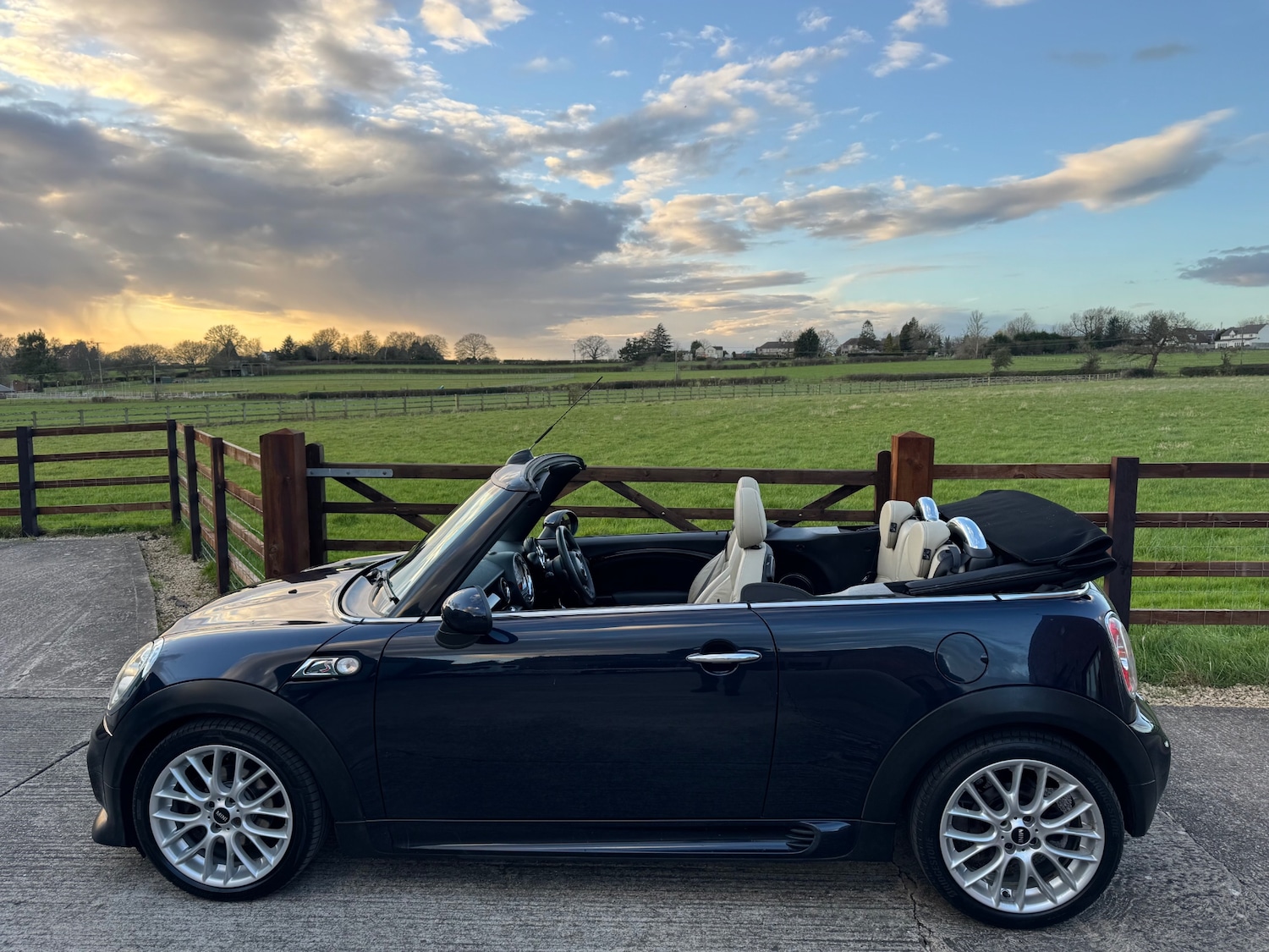 Used MINI Convertible 2014 for sale - 77891502: Photo 15
