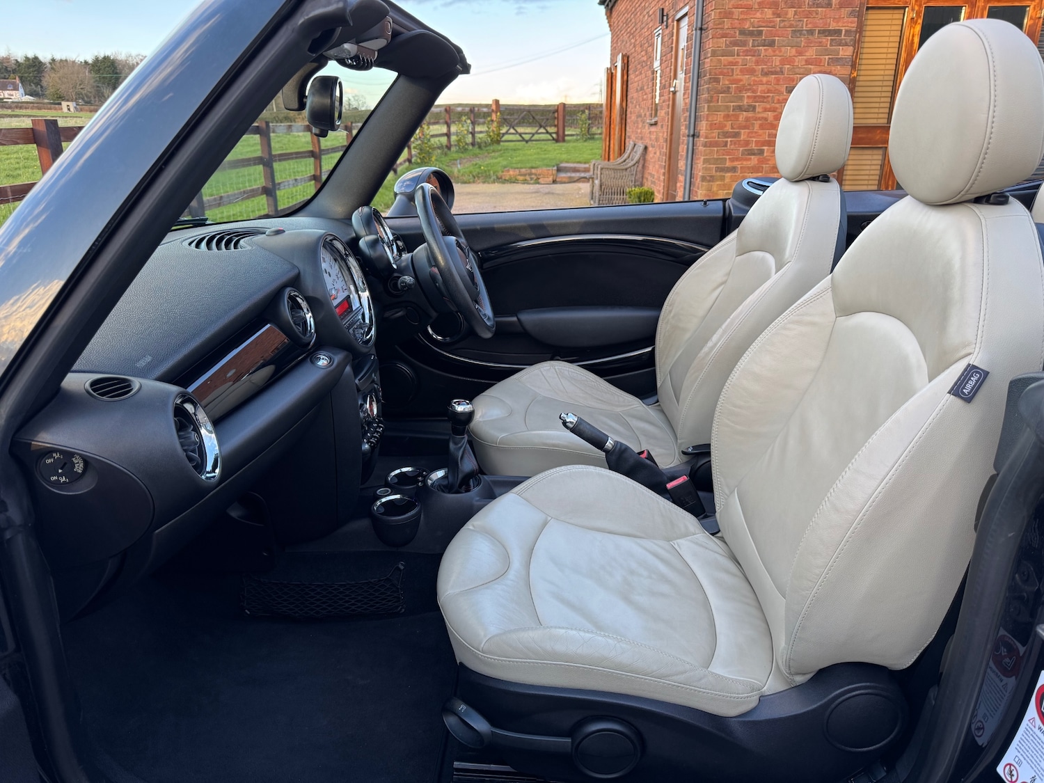 Used MINI Convertible 2014 for sale - 77891502: Photo 2