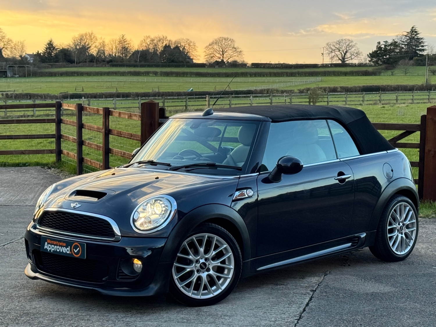 Used MINI Convertible 2014 for sale - 77891502: Photo 23