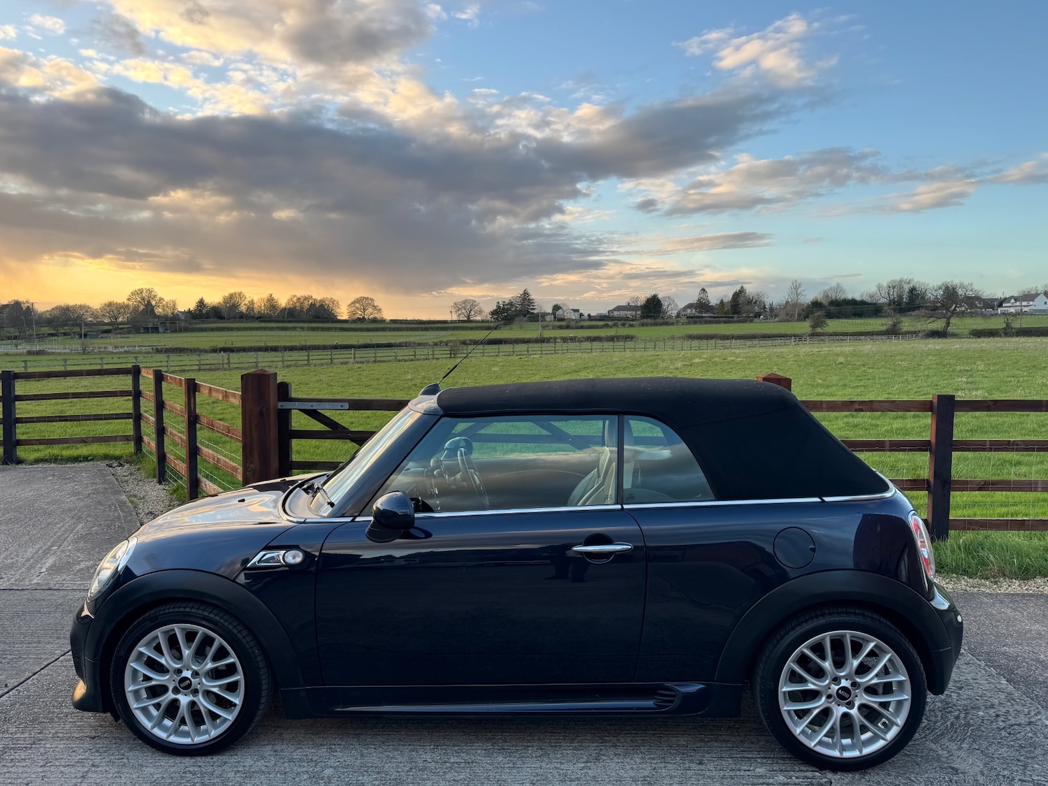 Used MINI Convertible 2014 for sale - 77891502: Photo 25