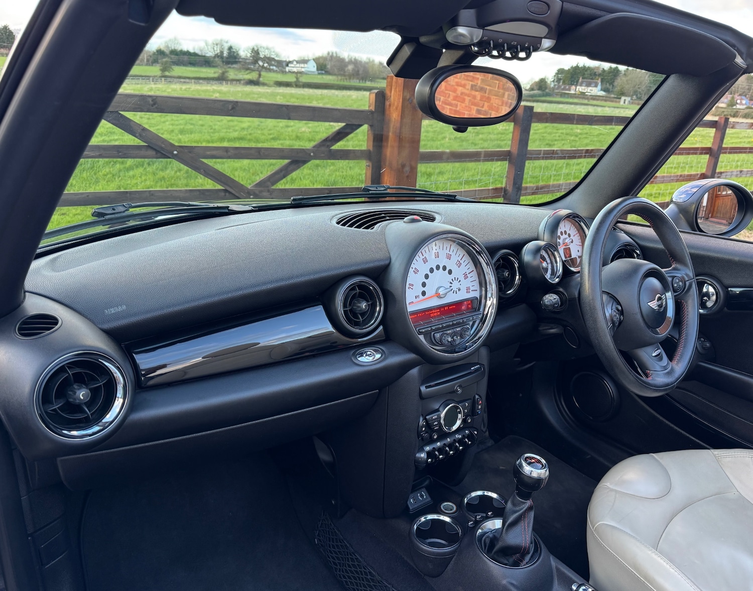 Used MINI Convertible 2014 for sale - 77891502: Photo 4