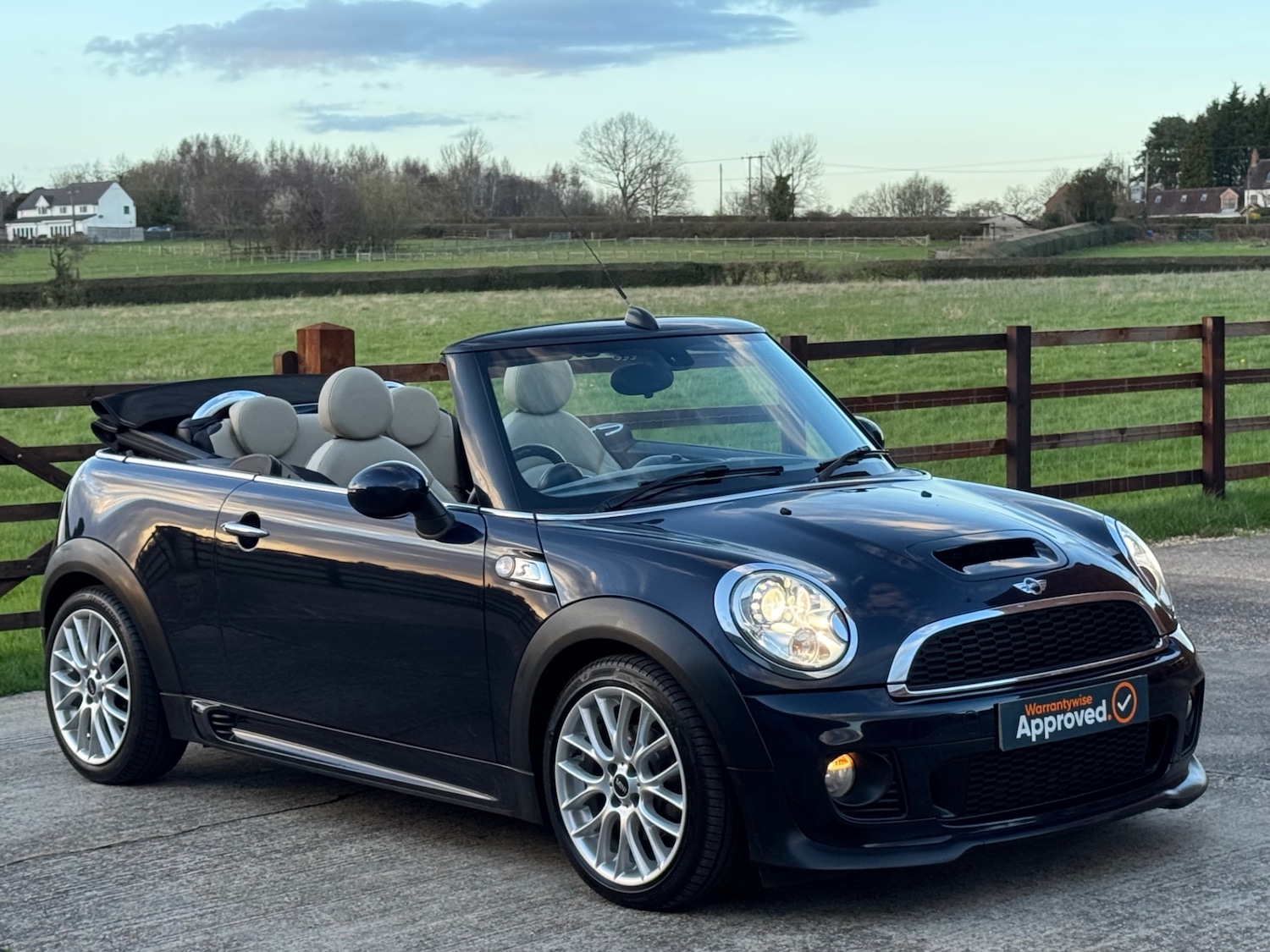 Used MINI Convertible 2014 for sale - 77891502: Photo 9