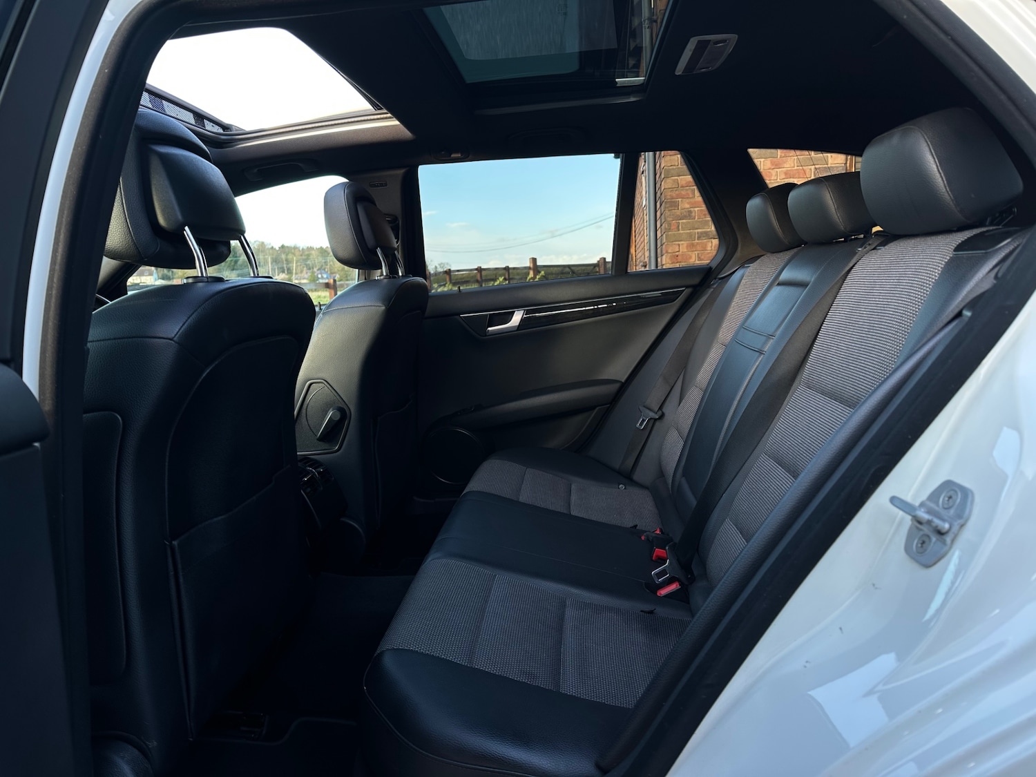 Used Mercedes-Benz C Class 2011 for sale - 78018667: Photo 4