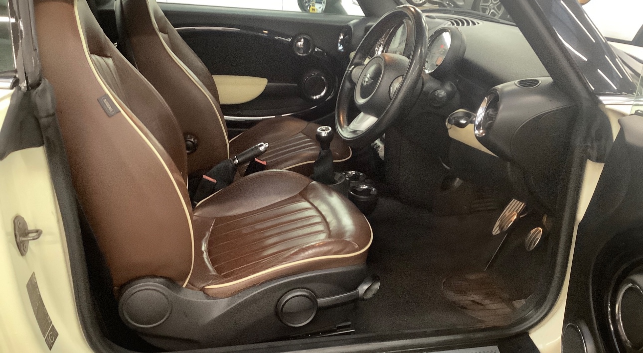 Used MINI Convertible 2009 for sale - 77180331: Photo 2