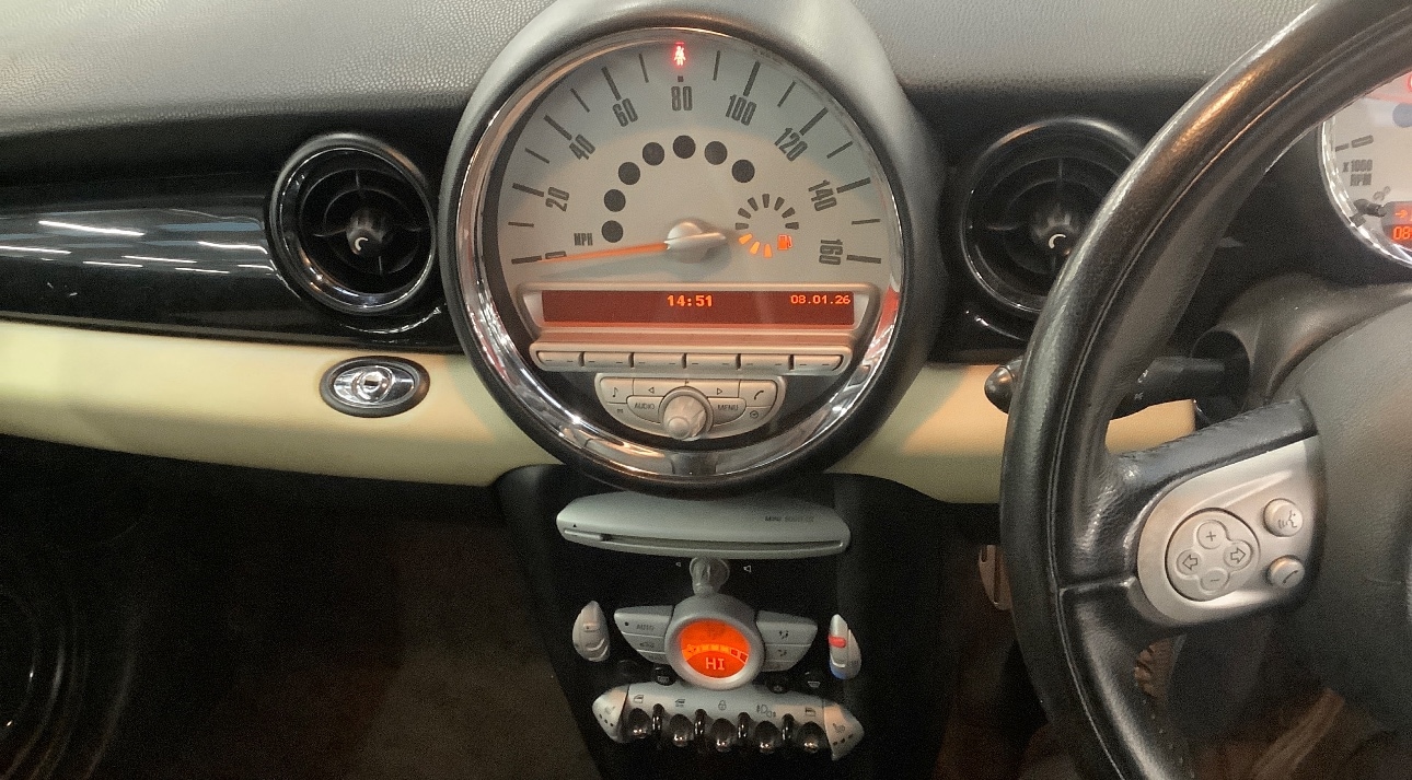 Used MINI Convertible 2009 for sale - 77180331: Photo 3