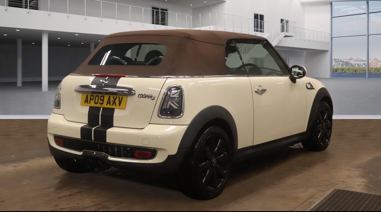 Used MINI Convertible 2009 for sale - 77180331: Photo 6