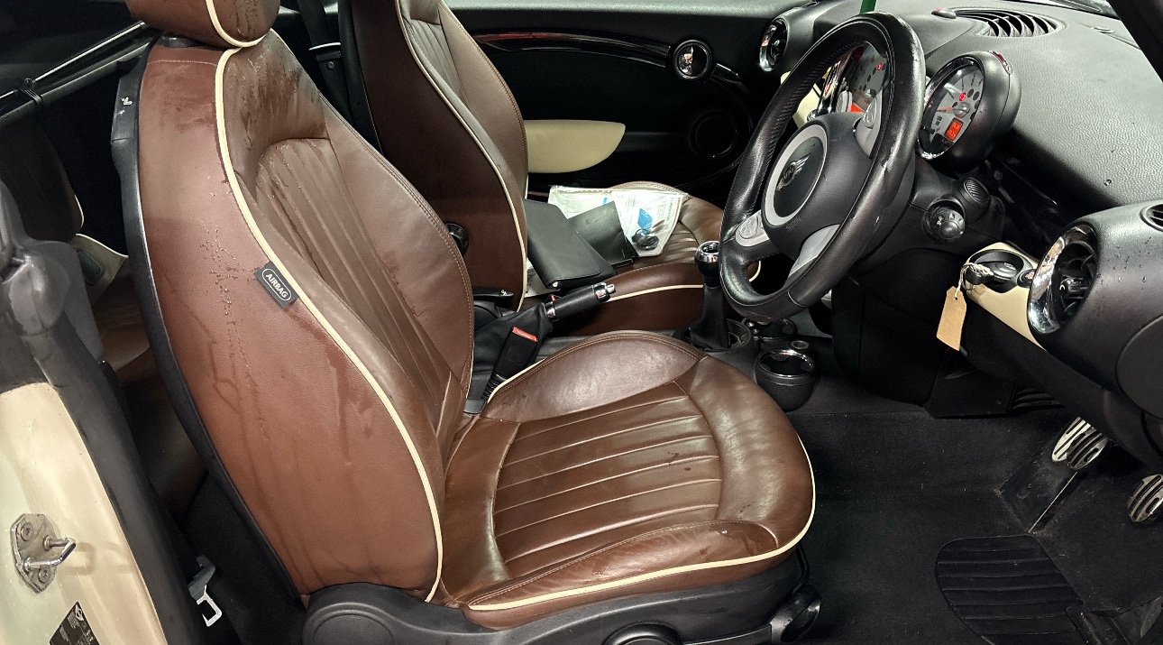 Used MINI Convertible 2009 for sale - 76577763: Photo 2