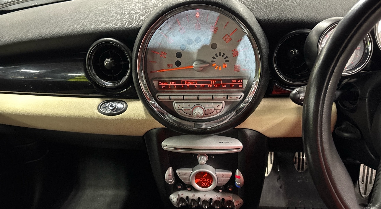 Used MINI Convertible 2009 for sale - 76577763: Photo 4