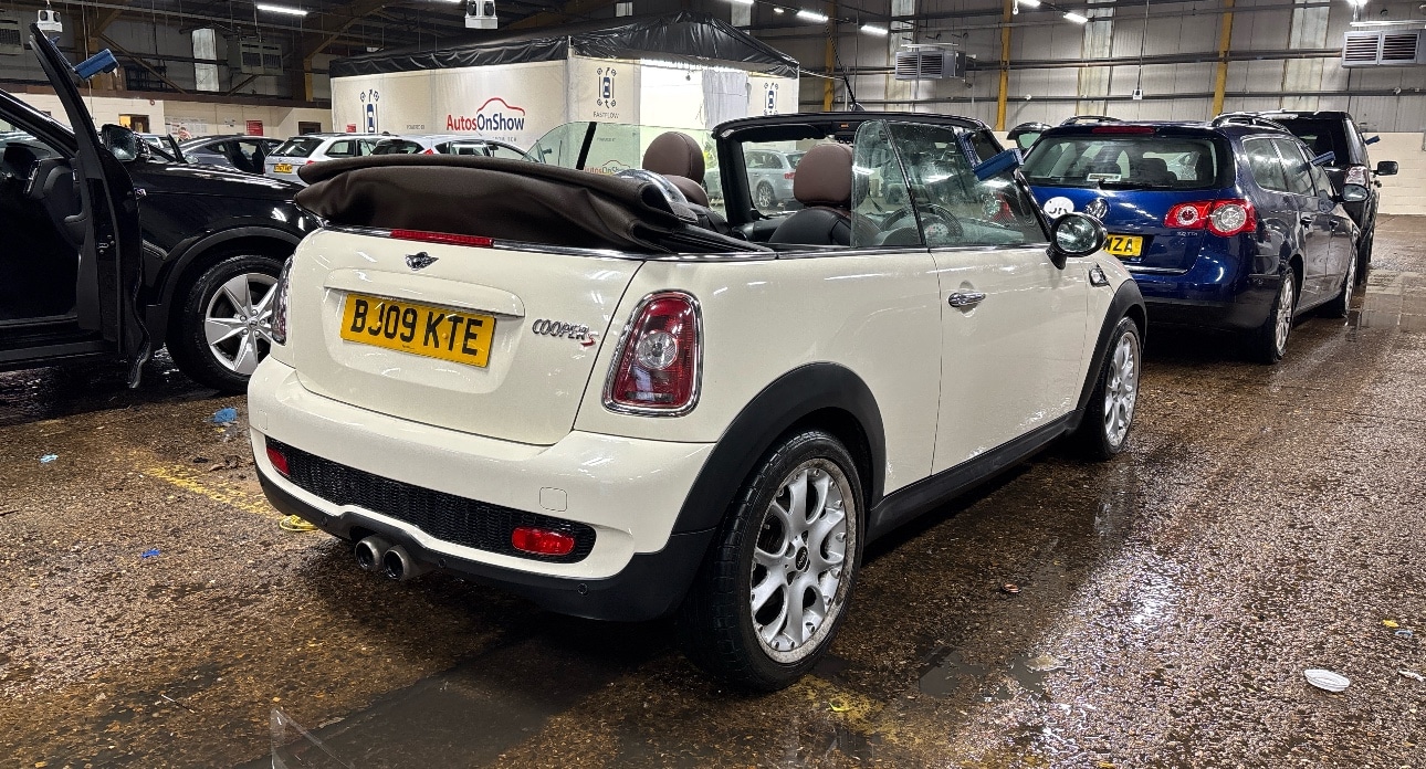 Used MINI Convertible 2009 for sale - 76577763: Photo 8