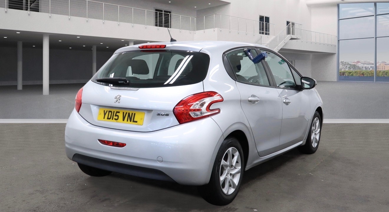Used Peugeot 208 2015 for sale - 77115879: Photo 2