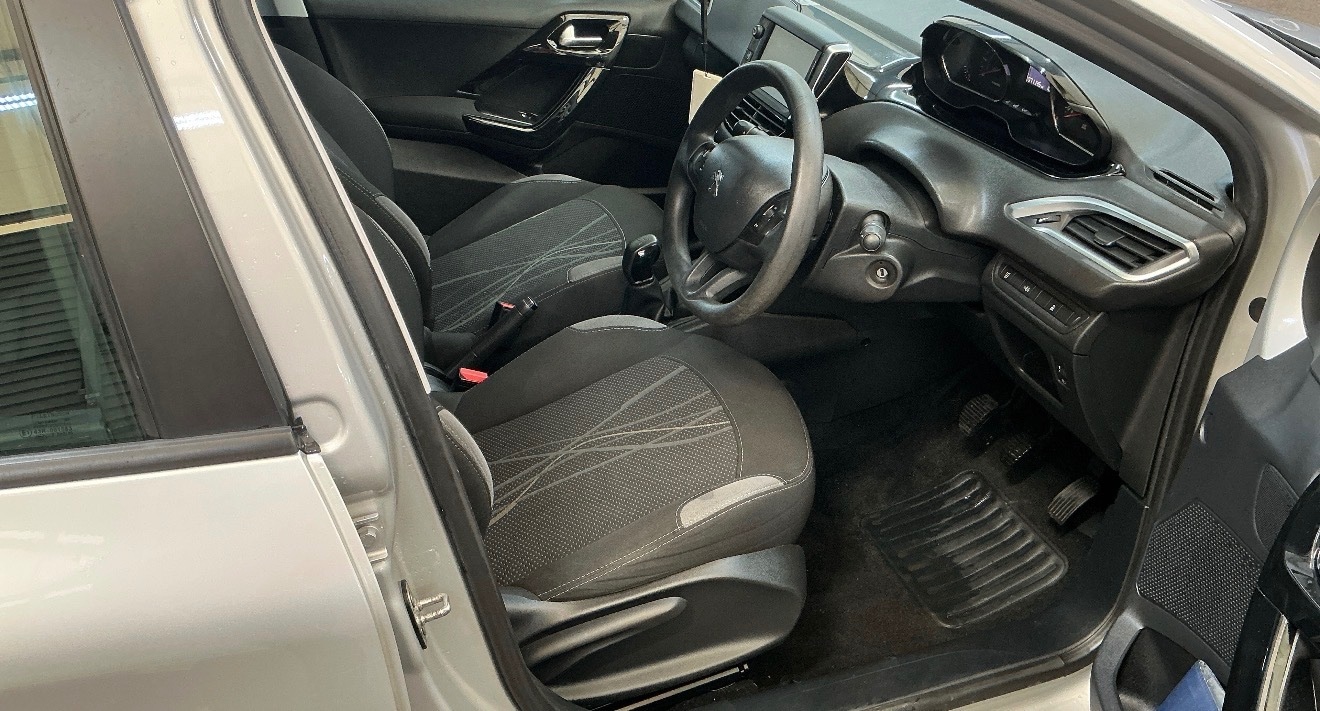 Used Peugeot 208 2015 for sale - 77115879: Photo 3