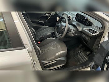 Used Peugeot 208 2015 for sale - 77115879: Photo