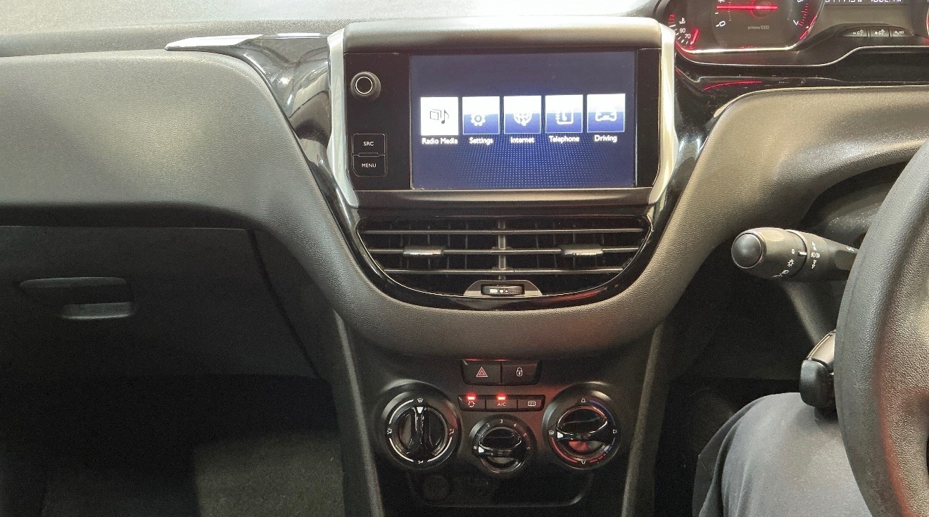 Used Peugeot 208 2015 for sale - 77115879: Photo 4