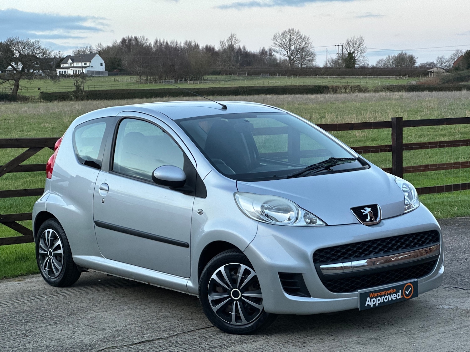 Used Peugeot 107 2011 for sale - 76908734: Photo 1