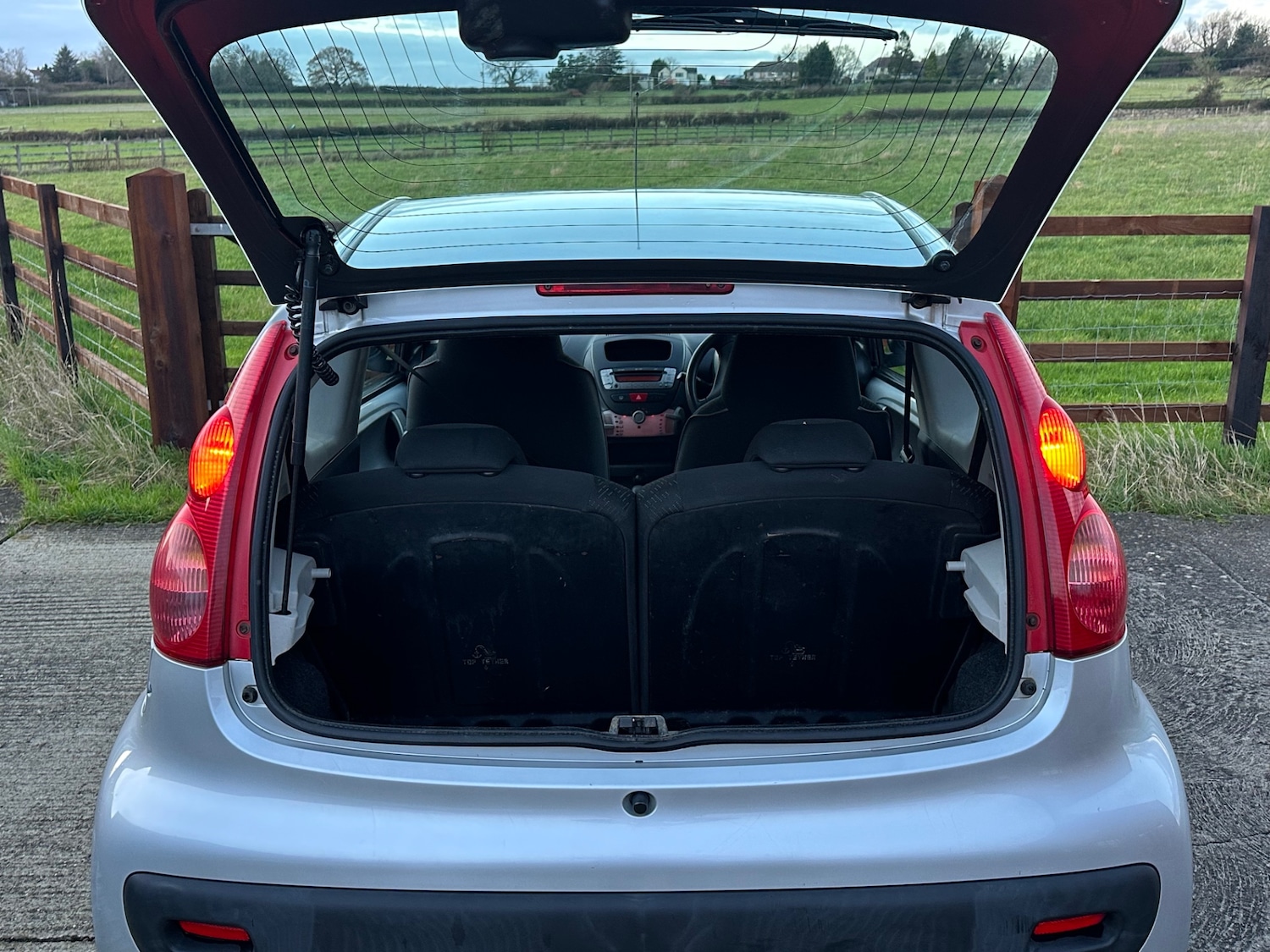 Used Peugeot 107 2011 for sale - 76908734: Photo 13