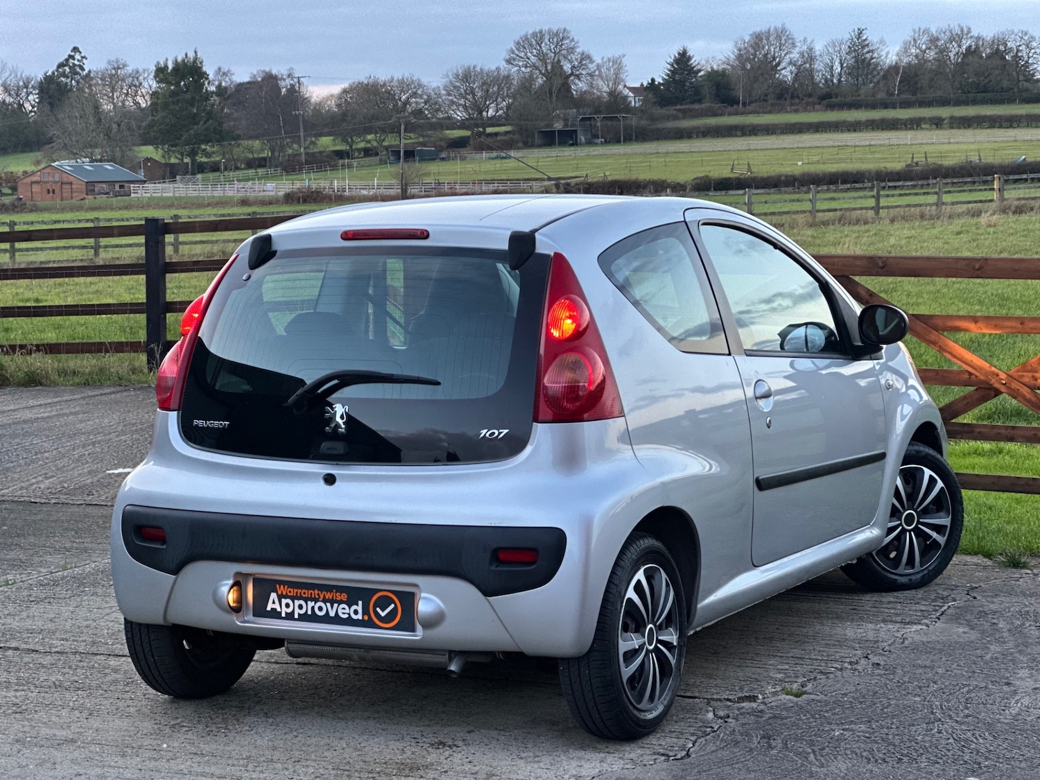 Used Peugeot 107 2011 for sale - 76908734: Photo 4