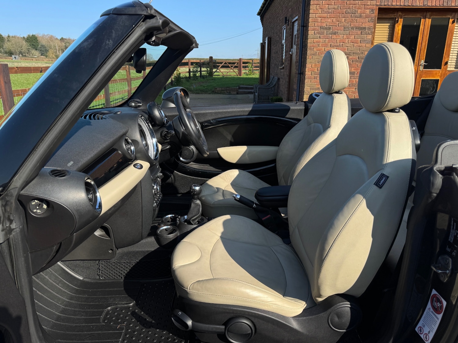 Used MINI Convertible 2013 for sale - 77744339: Photo 2