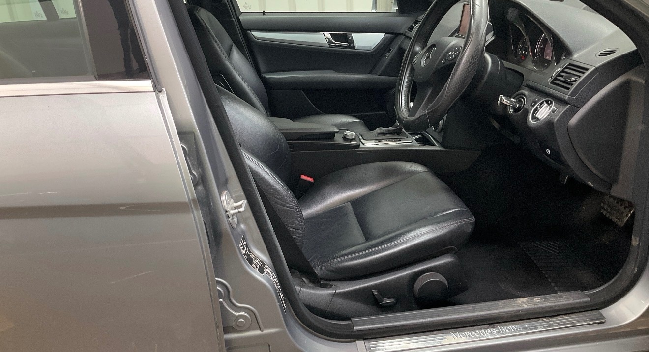 Used Mercedes-Benz C Class 2010 for sale - 77996662: Photo 2