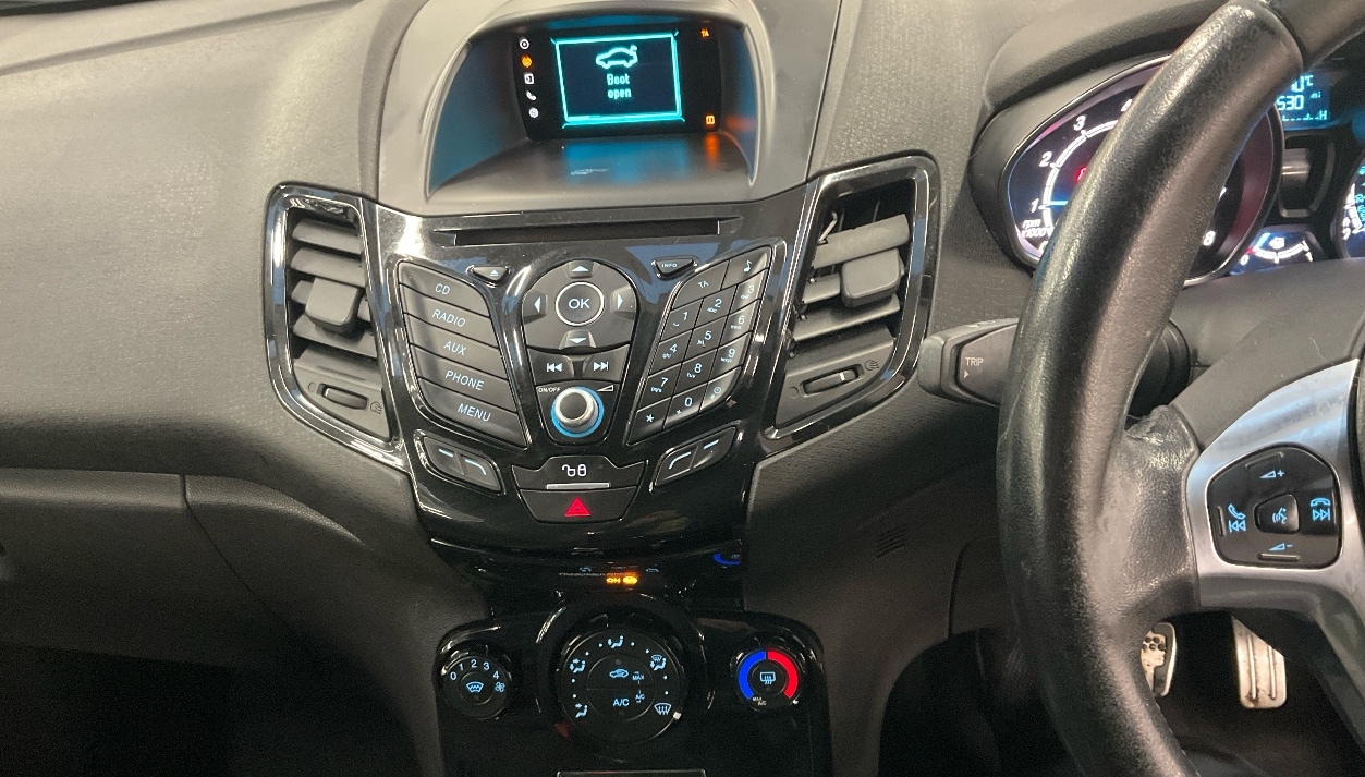 Used Ford Fiesta 2015 for sale - 77165261: Photo 3